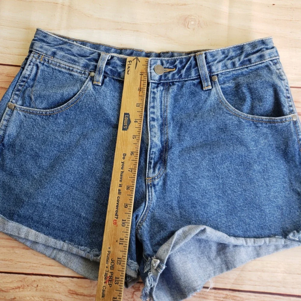 Wrangler Drew Denim Shorts Womens 12‎ Blue High Rise Raw Hem Cutoff Medium Wash